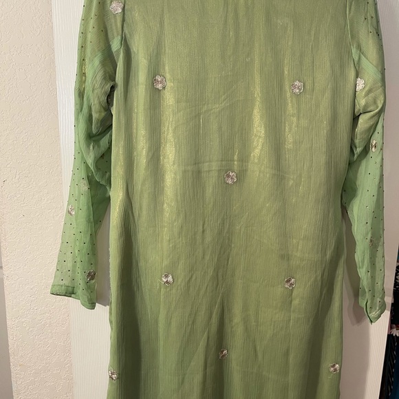 Selling this beautiful party wedding or eid wear - Picture 4 of 7